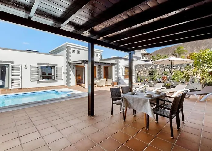 Eire Villa *